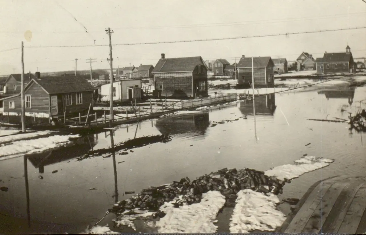Flooded neighbourhood during spring flood, 21 April 1921