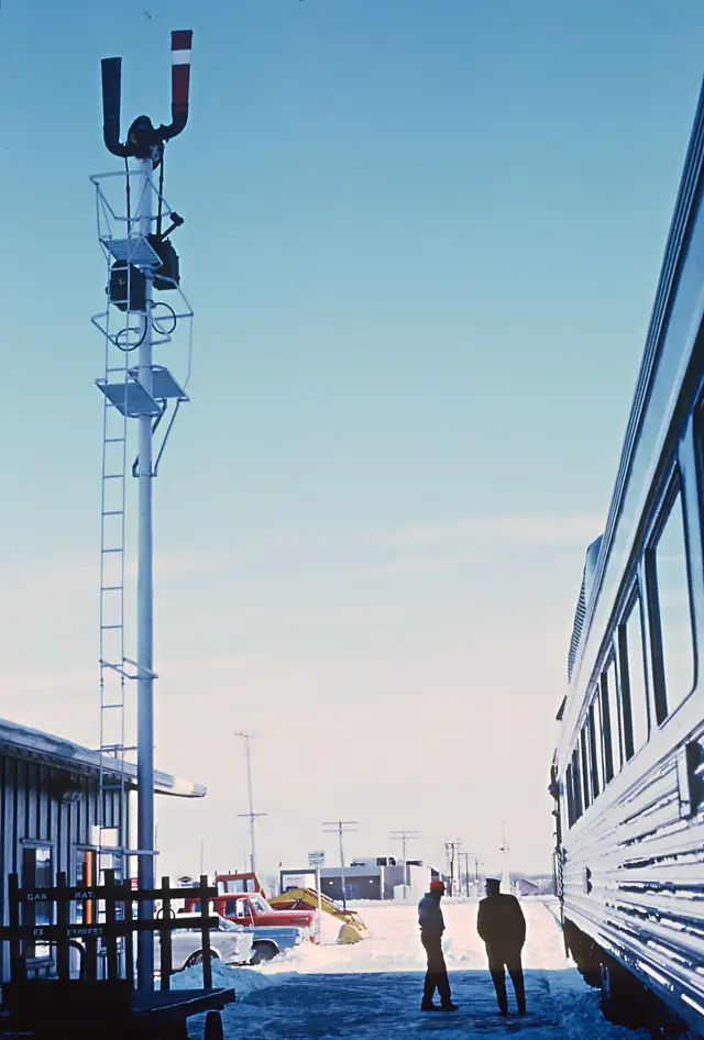 CN railiner at the Tisdale station with signal mast